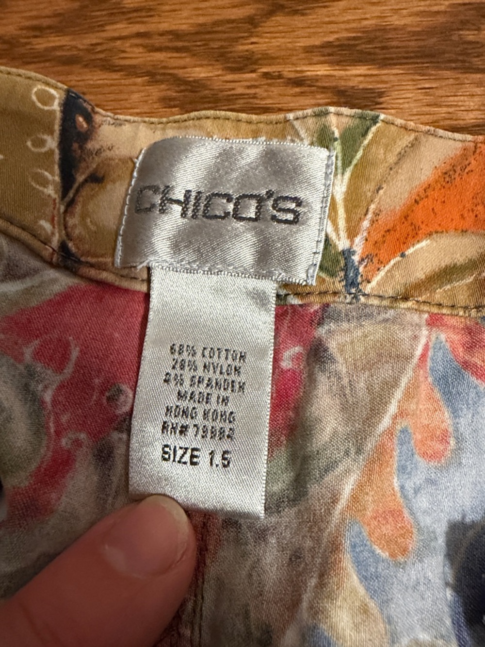 Chico's multicolor print capri crop pants - size 1.5 - Picture 2 of 3